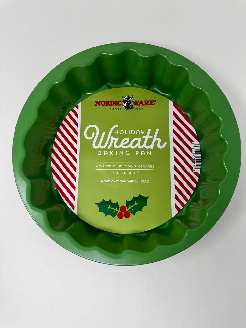 Nordic Ware Green Holiday Wreath Nonstick Baking Pan